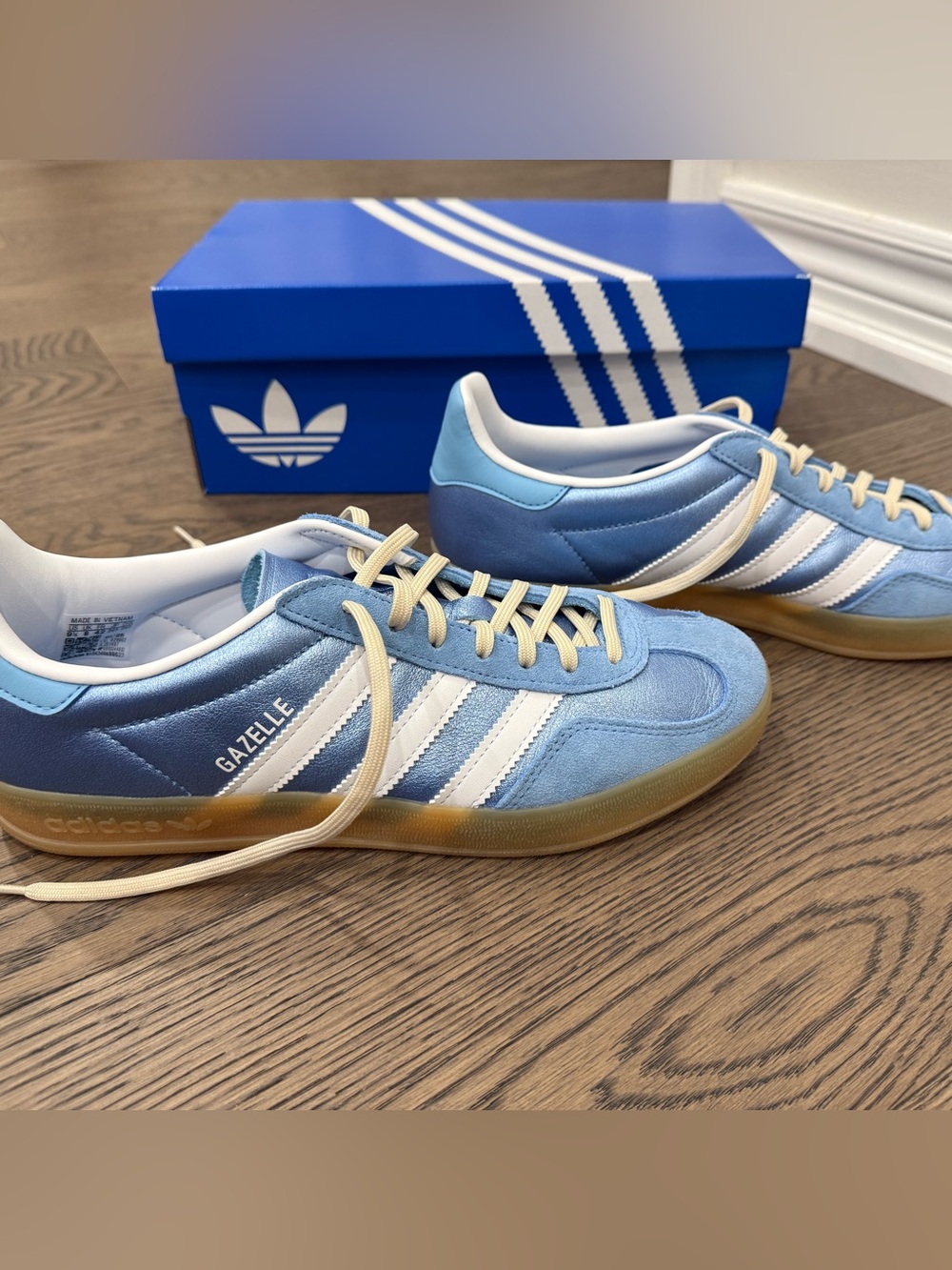 Women Adidas Gazelle Sky Blue & White Sneakers, Tan soul, size 9.5